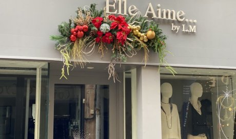 Des décors fleuris pour les fêtes pour vos façades de commerces dans le Val de Saône et la métropole lyonnaise