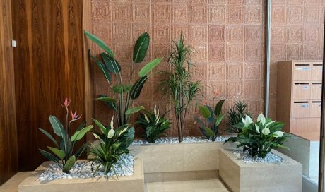 De nouvelles plantes artificielles pour un hall d'entrée en copropriété dans le quartier Monplaisir- Lumière à Lyon, 69003