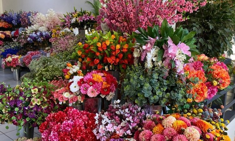 De nouvelles fleurs et compositions artificielles pour la Toussaint dans le Val de Saône