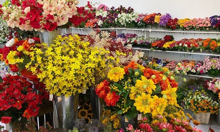 fleurir vos tombes pour la Toussaint avec des fleurs artificielles dans le Val de Saône