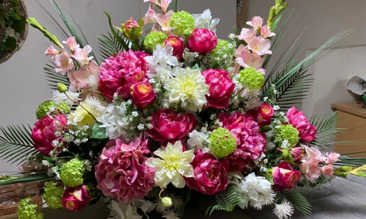 Fleurir vos tombes à l'approche de la Toussaint avec des fleurs et plantes artificielles à Rillieux la Pape
