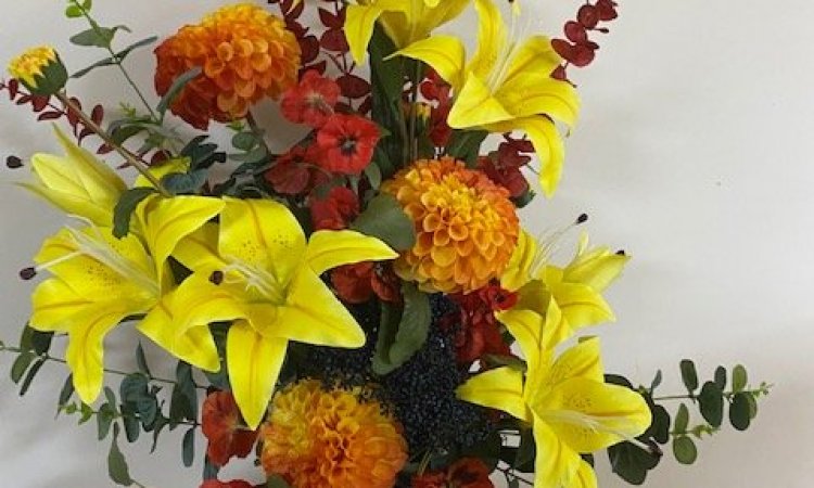 Fleurir les tombes après la Toussaint avec des fleurs et plantes artificielles de qualité à la Croix-Rousse