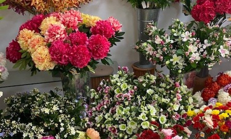Fleurs et bouquets artificiels pour la Toussaint à Villefranche sur Saône