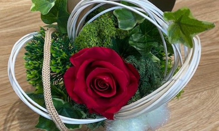 Des compositions en fleurs artificielles et roses éternelles pour la Saint Valentin à côté de Trévoux