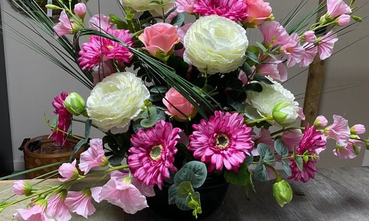 Fleurir un deuil ou vos tombes pour la Toussaint avec des fleurs artificielles de qualités dans la région Auvergne-Rhône-Alpes